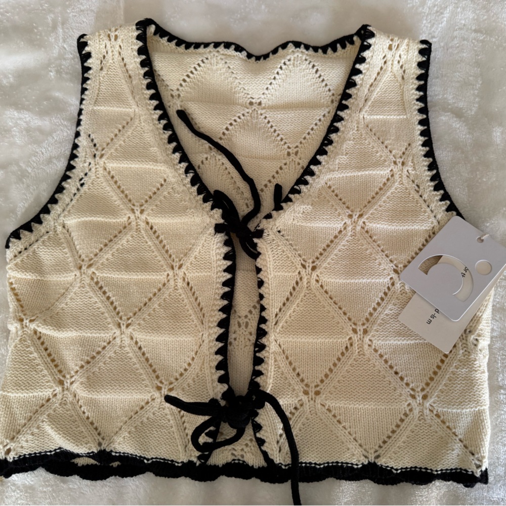 NWT Commense Cream Knit Vest with Black Trim